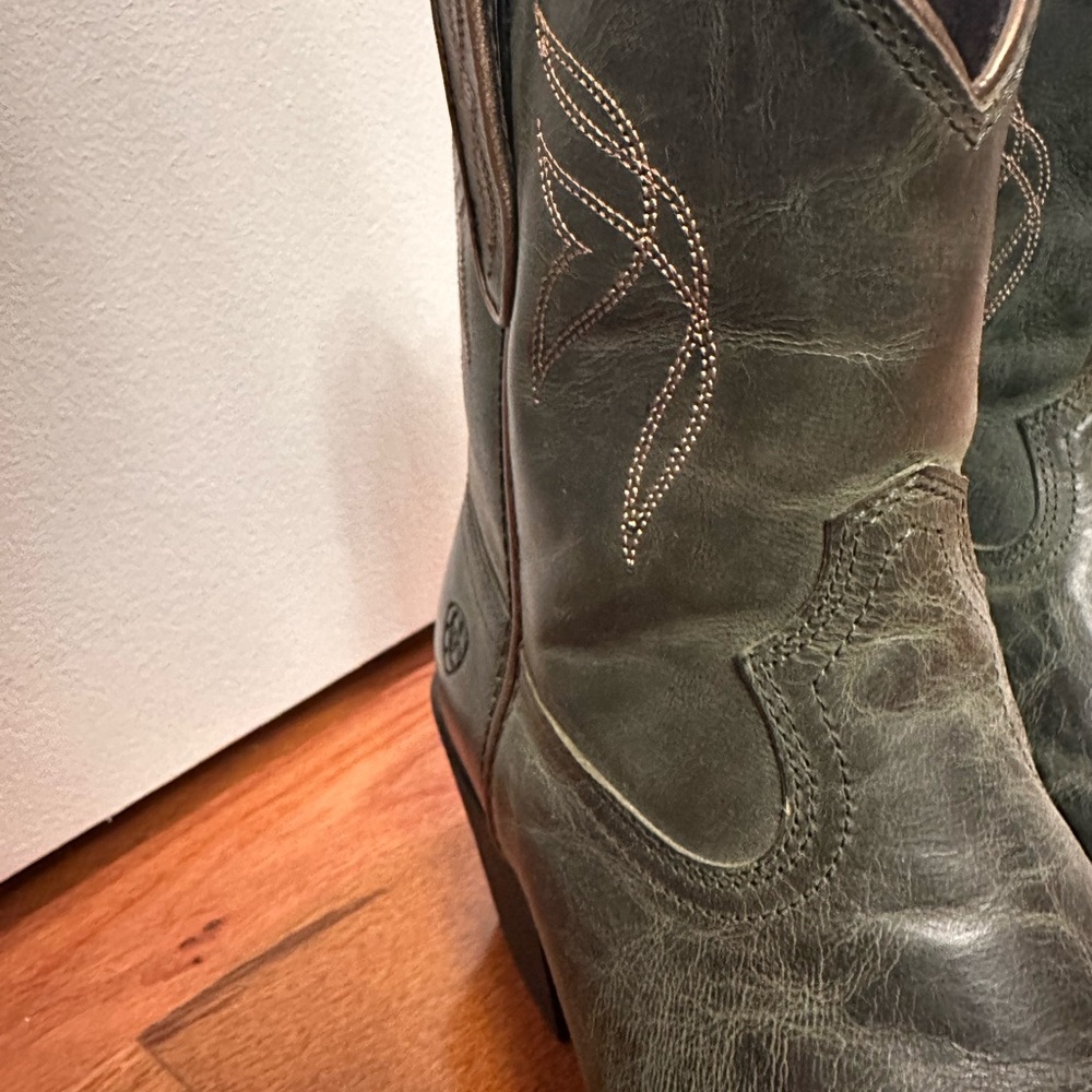 Green Ariat Cowboy Boots - Picture 4 of 6